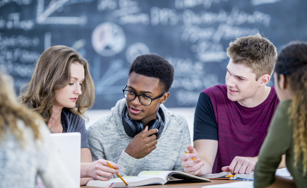 Escolas têm até o dia 5 de outubro para participar da revisão de texto sobre o “Novíssimo” Ensino Médio