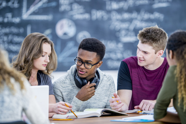 Escolas têm até o dia 5 de outubro para participar da revisão de texto sobre o “Novíssimo” Ensino Médio